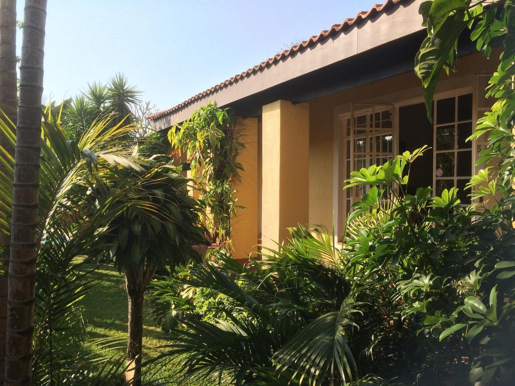Auberge Guest Lodge Mbombela Quarto foto