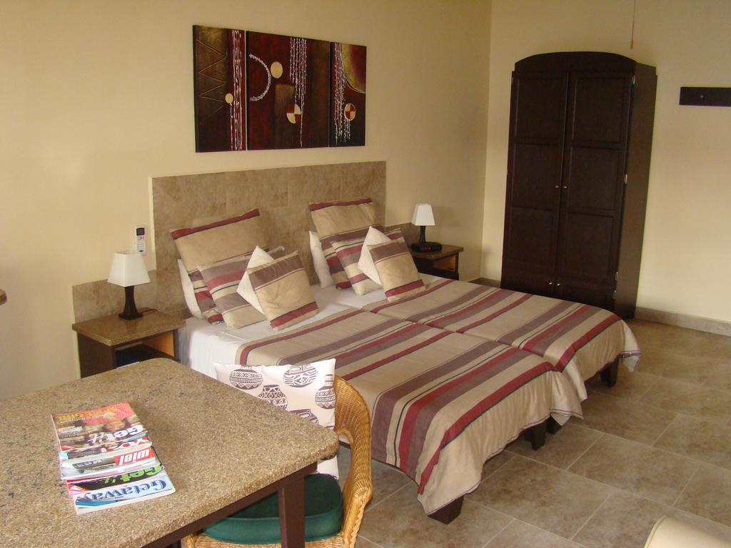 Auberge Guest Lodge Mbombela Quarto foto